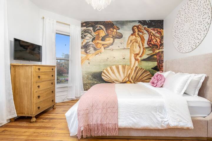 Luxury Rose Manor – Perfect for Bachelorettes! gallery image 3