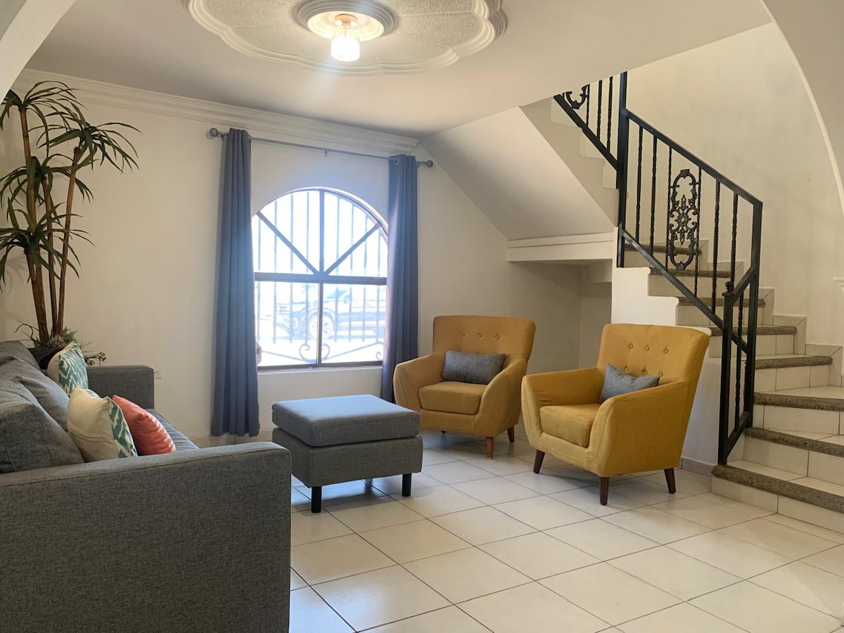 Airbnb con mejor rendimiento: Spacious, safe, well-equipped, and centrally located house. en Ciudad Obregón