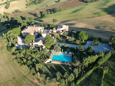 Luxury Apartment with Pool - the Black Mulberry