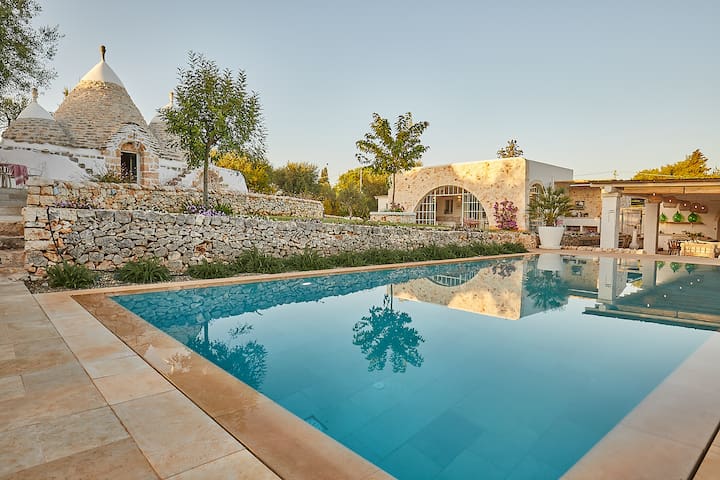 Trullo Carnevale, Ostuni, beautiful large pool