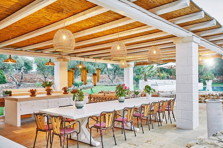 Trullo Carnevale, Ostuni, beautiful large pool gallery image 2