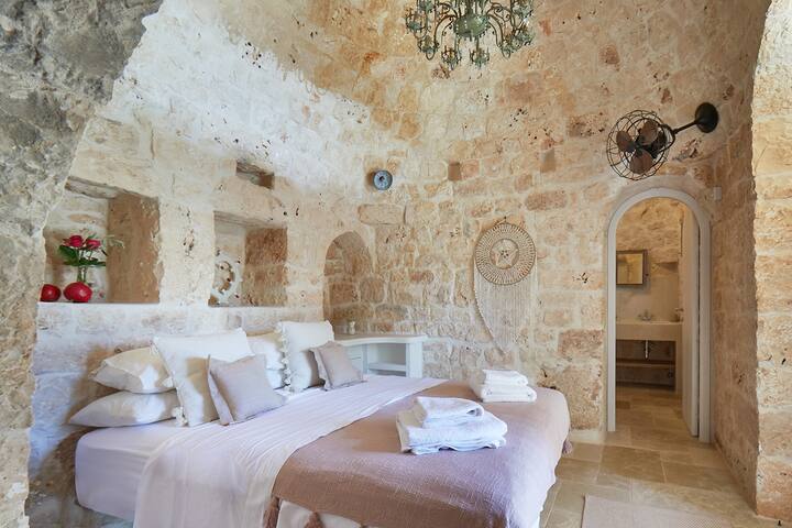 Trullo Carnevale, Ostuni, beautiful large pool gallery image 5