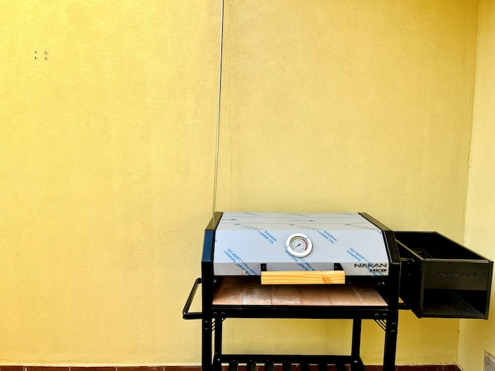 Monoambiente con patio y parrilla en Parque Patricios