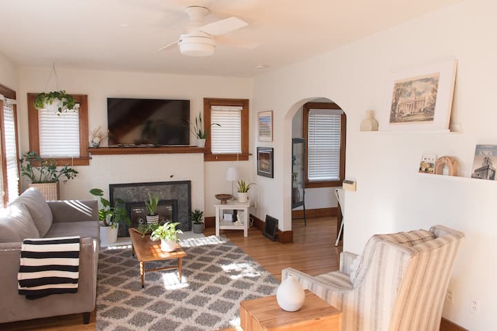 Cottage 408 | Downtown Iowa City - Iowa