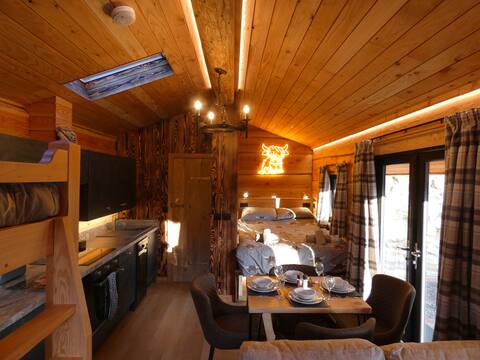 Highland Cowbin Log Cabin Sleeps 4 Snowdonia