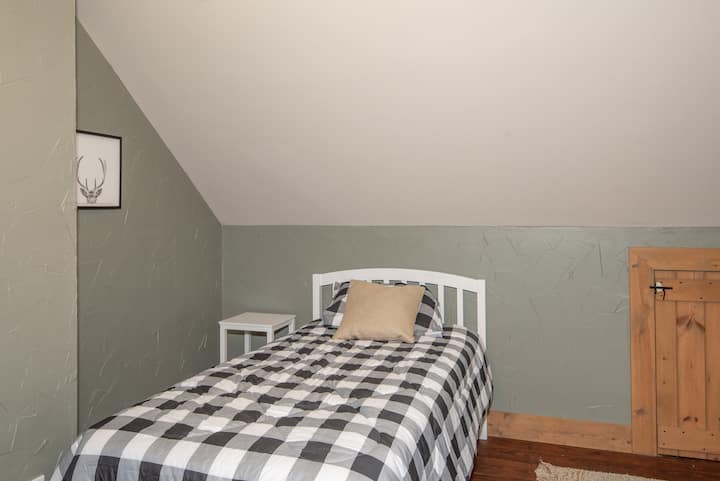 Bedroom 4. Bunk bed & 1 single bed