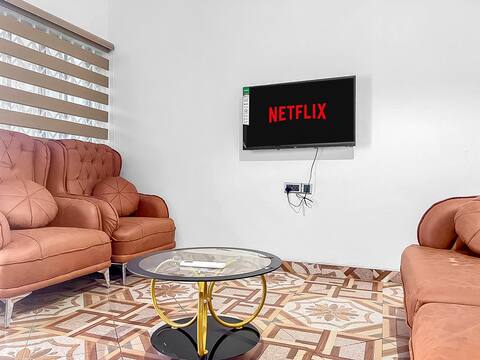 Entire flat/Kingsize bed/Breakfast/Wi-FI/Netflix/