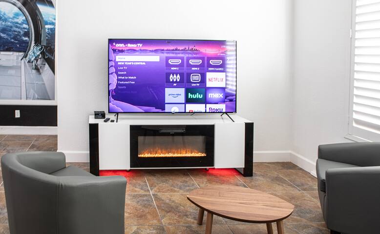 Near the Strip – Heated Pool – Pet Friendly gallery image 3