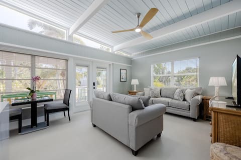 Successful Airbnb property: Mangoes (Left Side) | Walk To Beach in Sanibel