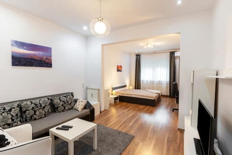 Quite apartment at Downtown 10 min to Blvd Vitosha
