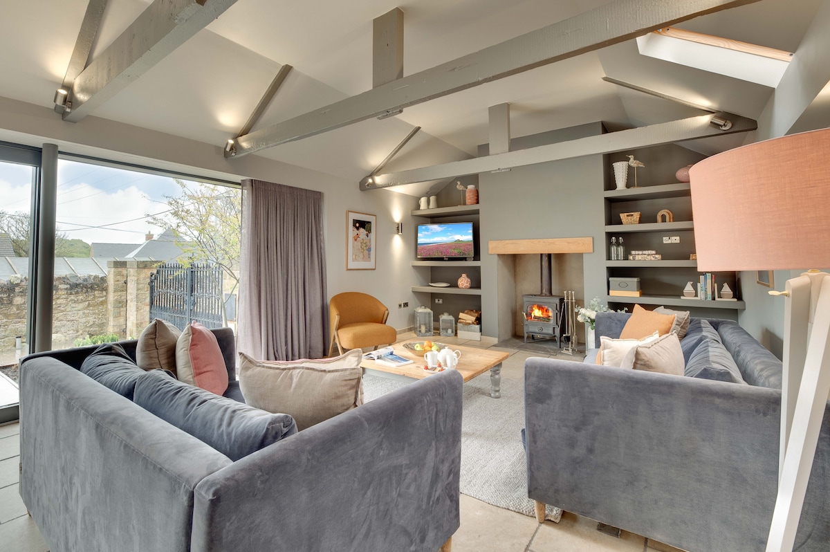 Successful Airbnb property: Bamburgh Barn - historical charm and modern design in Bamburgh
