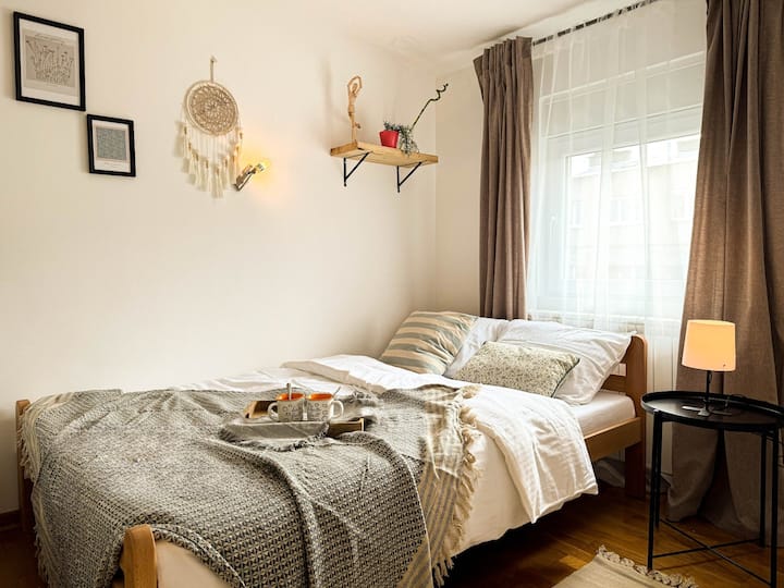 Doprajte si dostatok spánku na pohodlnej a priestrannej posteli❤