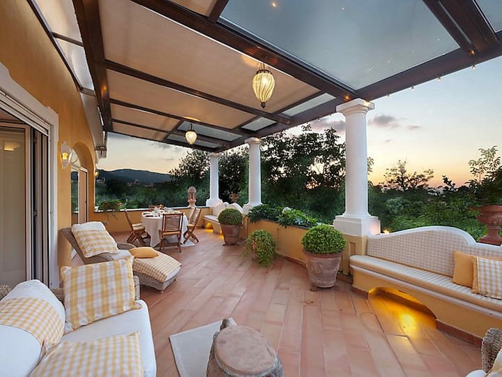 Spacious&Elegant 3 bedroom apartment near Sorrento