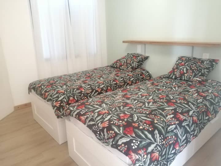 soba u nezavisnoj sobi s 2 kreveta na 90 