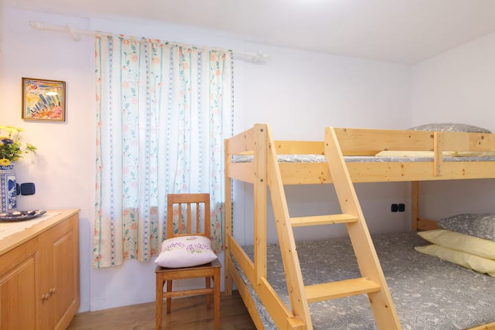 ห้องนอนเตียงสองชั้นที่เชื่อมต่อกัน