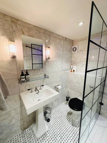 Stunning apartment in Central London gallery image 5