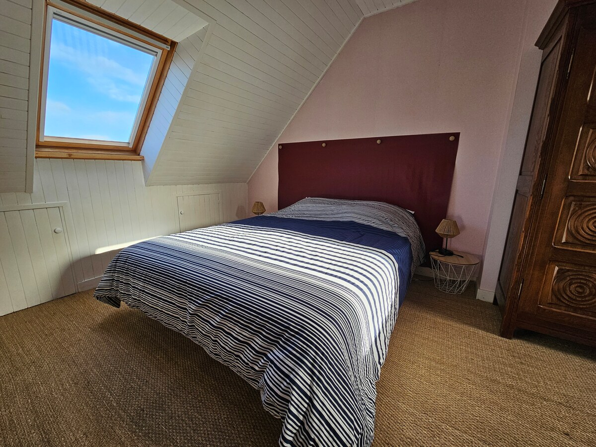 Третата спална соба со кревет 160X200 која се наоѓа на 1 кат