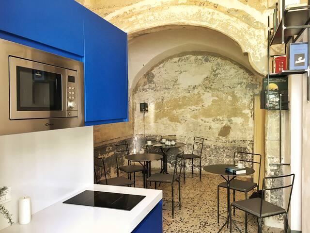 Splendido palazzo storico, 4 camere e terrazza gallery image 2