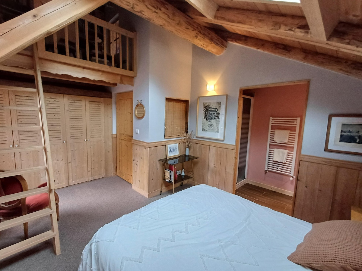 Dormitorio 1: cama doble 160*200 con cuarto de baño, ducha + 1 lavabo, balcón orientado al sur