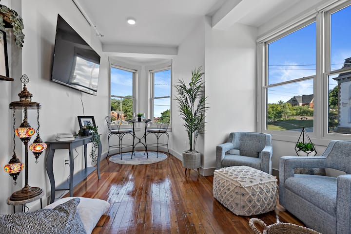 Lux 1br | Views & Design | Located Near All - Cincinnati, OH