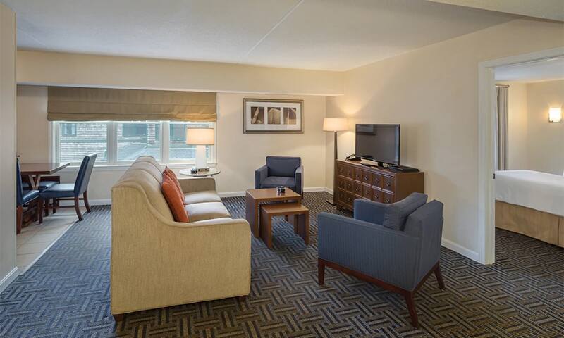 3 BD Condo at Newport Long Wharf gallery image 2