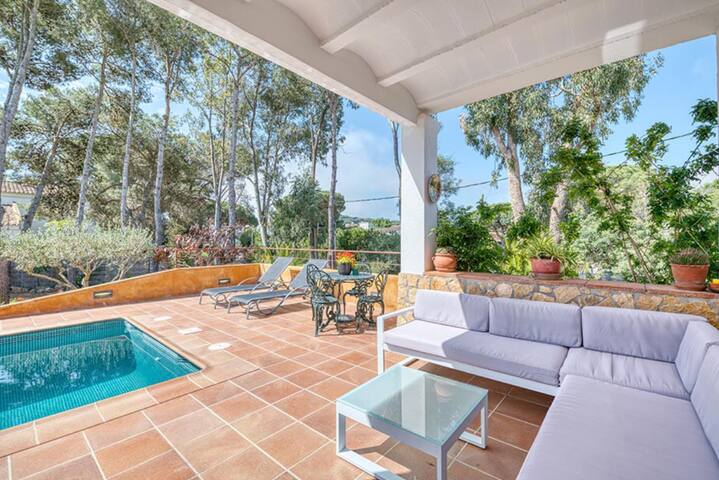 Villa con piscina privada a 600mts. de la Playa gallery image 4