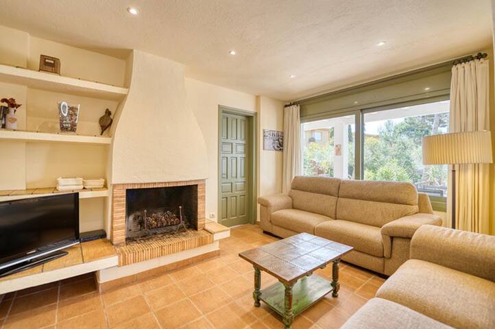 Villa con piscina privada a 600mts. de la Playa gallery image 3