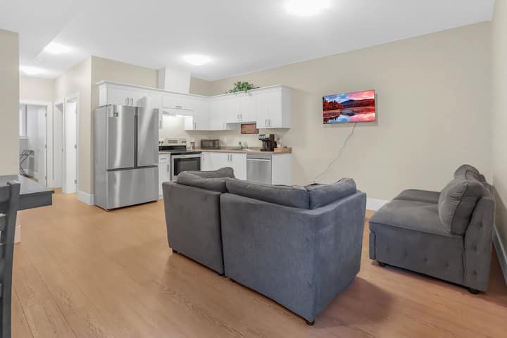 Guest Suite With Mountains View, Free Parking - Abbotsford