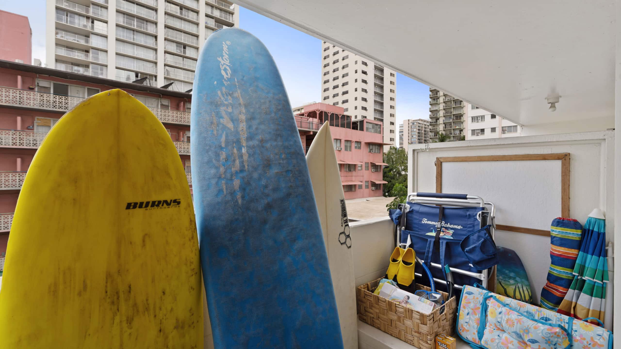 Condo in Honolulu · ★4.94 · Studio · 2 beds · 1 shared bath - Image 26
