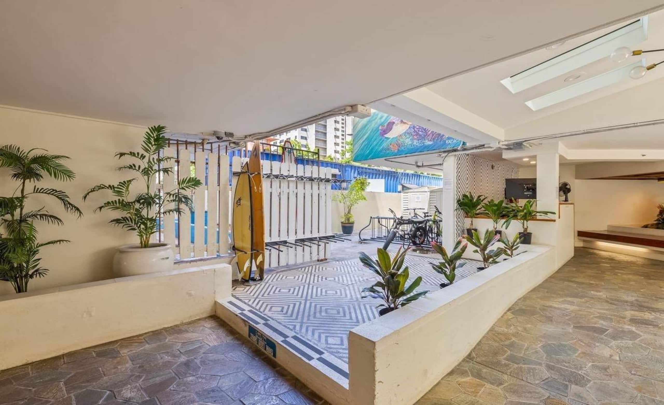 Condo in Honolulu · ★4.94 · Studio · 2 beds · 1 shared bath - Image 35
