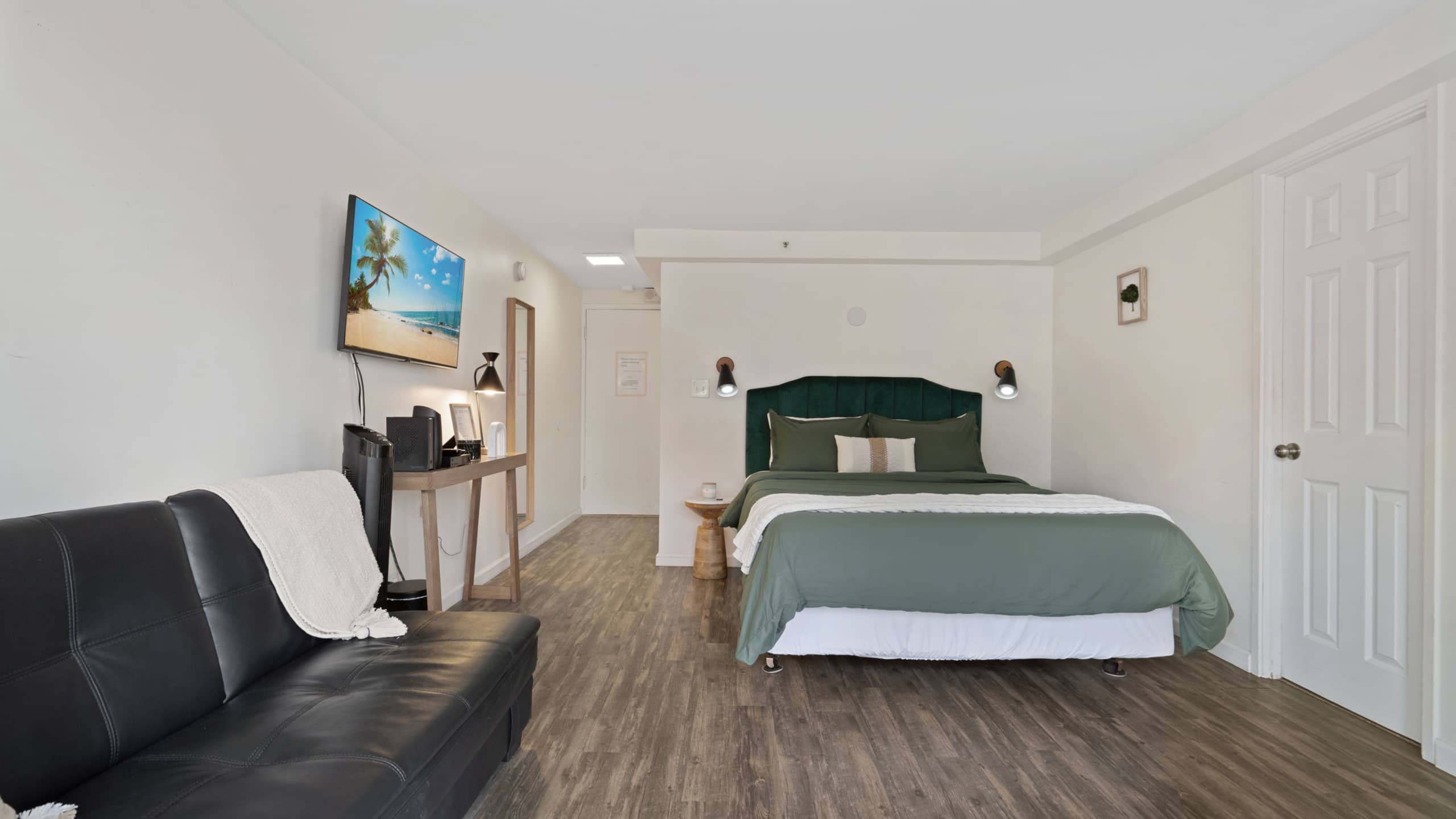Condo in Honolulu · ★4.94 · Studio · 2 beds · 1 shared bath - Image 8