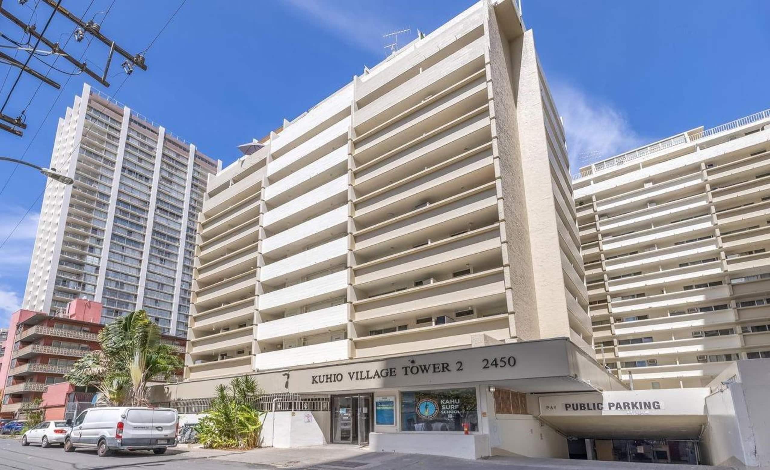 Condo in Honolulu · ★4.94 · Studio · 2 beds · 1 shared bath - Image 39