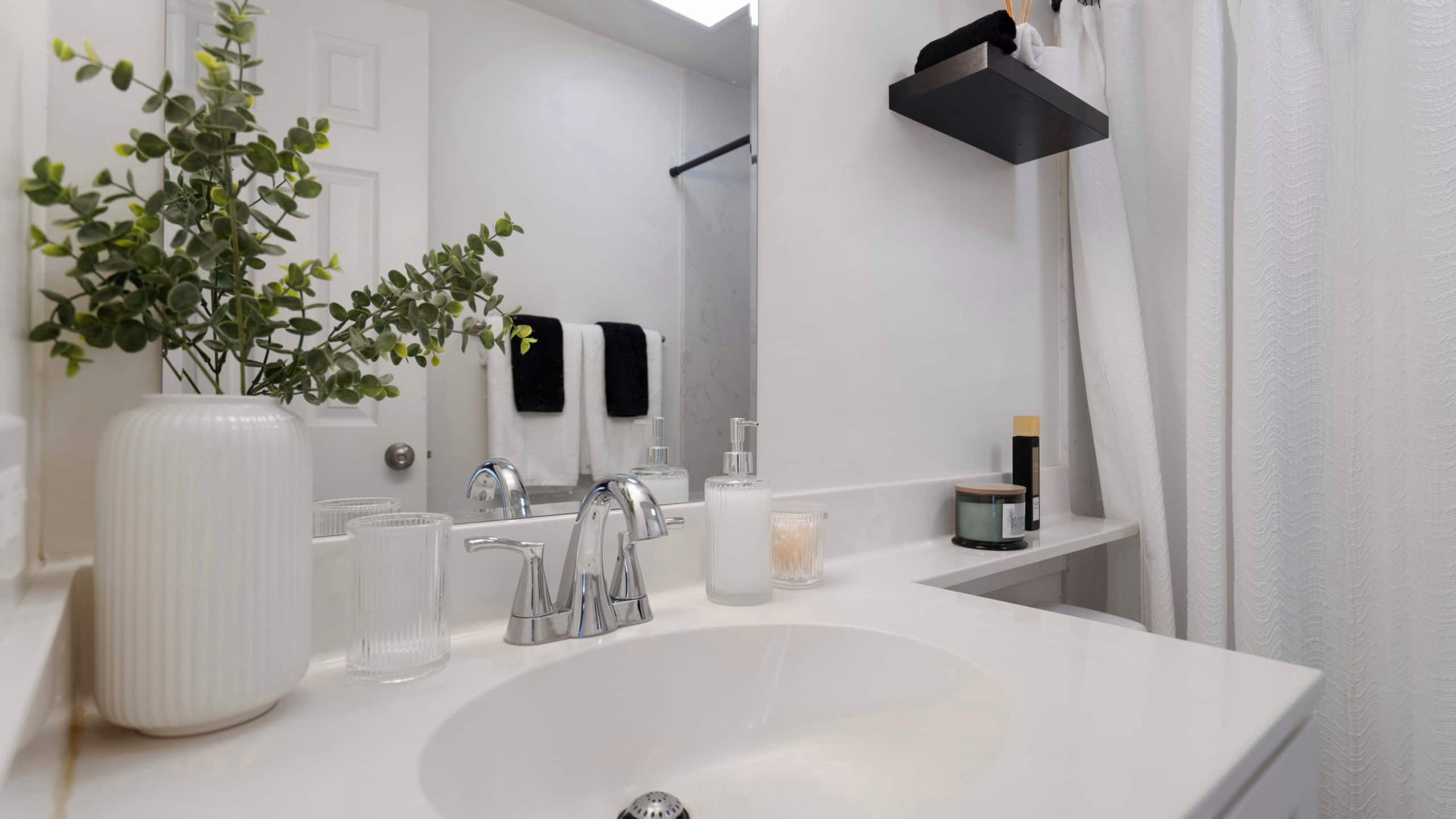 Condo in Honolulu · ★4.94 · Studio · 2 beds · 1 shared bath - Image 7