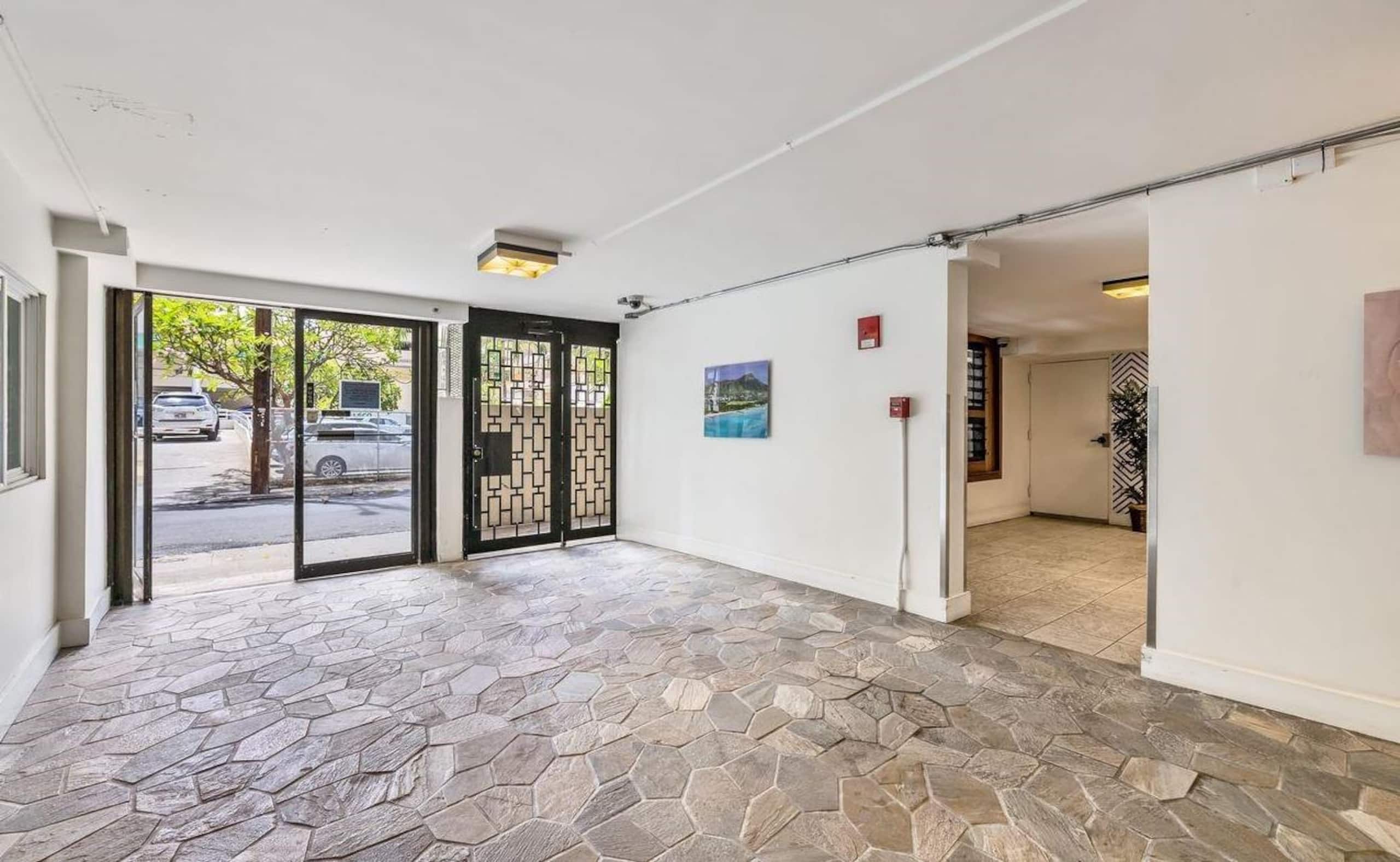 Condo in Honolulu · ★4.94 · Studio · 2 beds · 1 shared bath - Image 36