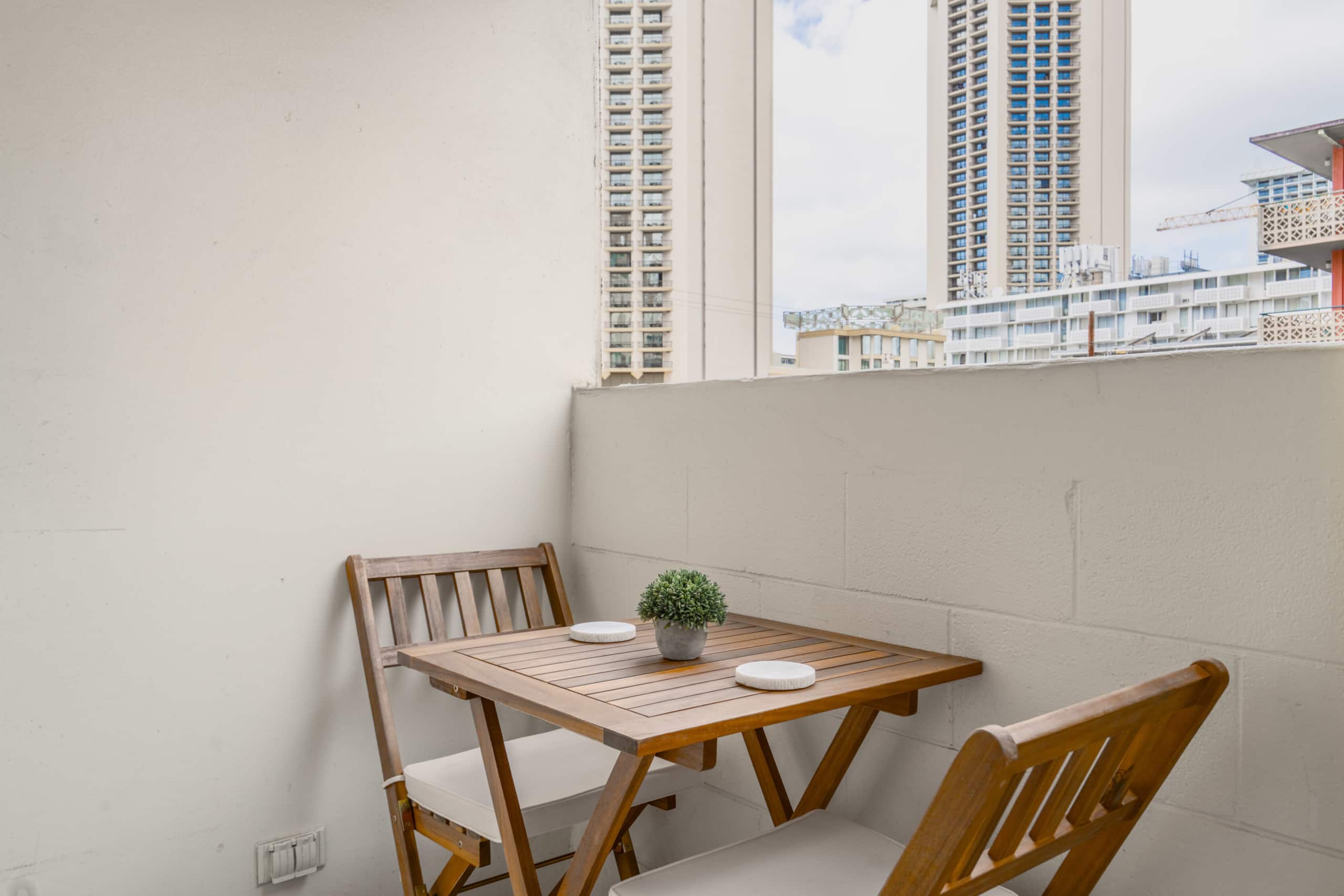 Condo in Honolulu · ★4.94 · Studio · 2 beds · 1 shared bath - Image 27