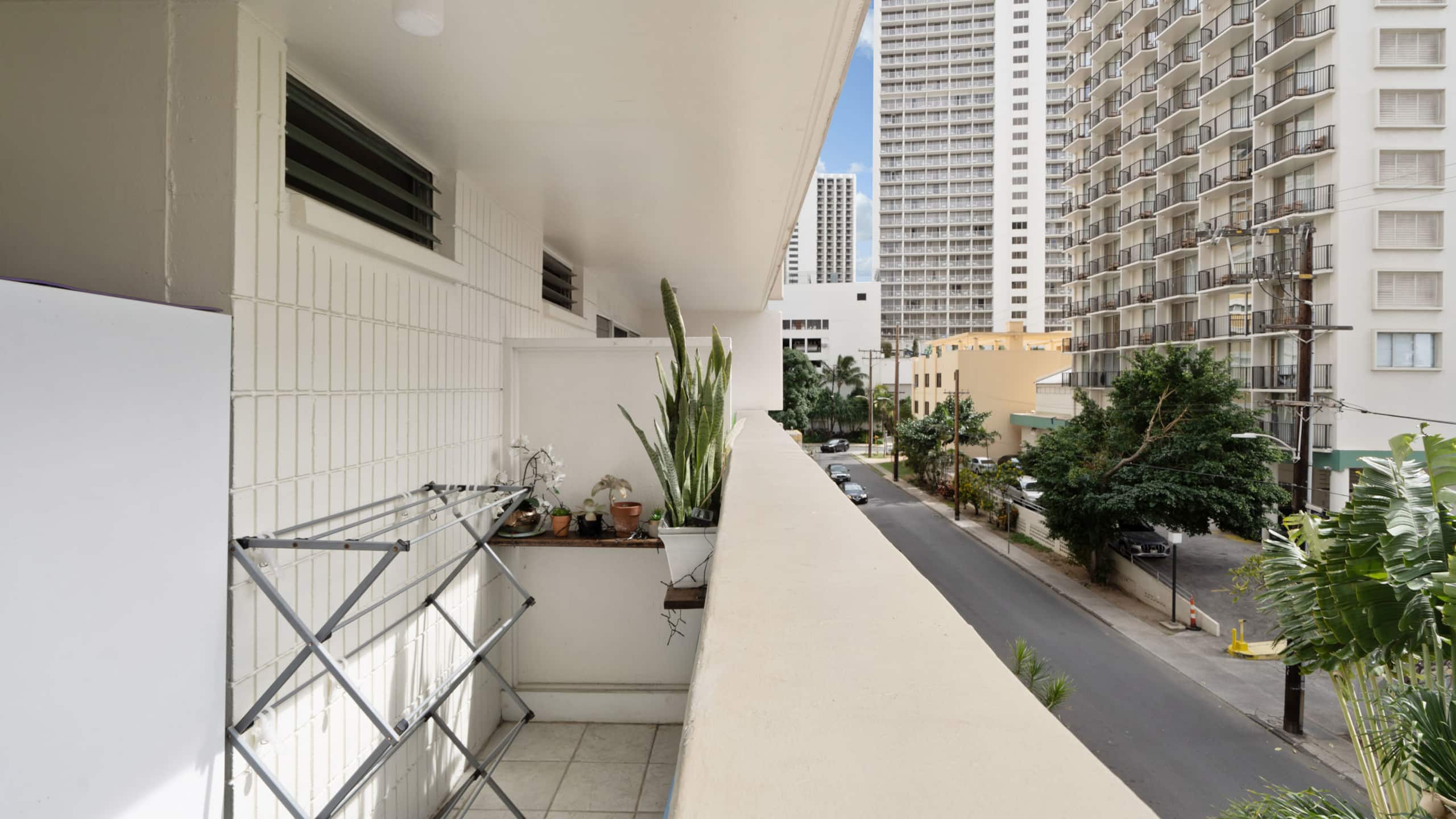 Condo in Honolulu · ★4.94 · Studio · 2 beds · 1 shared bath - Image 38