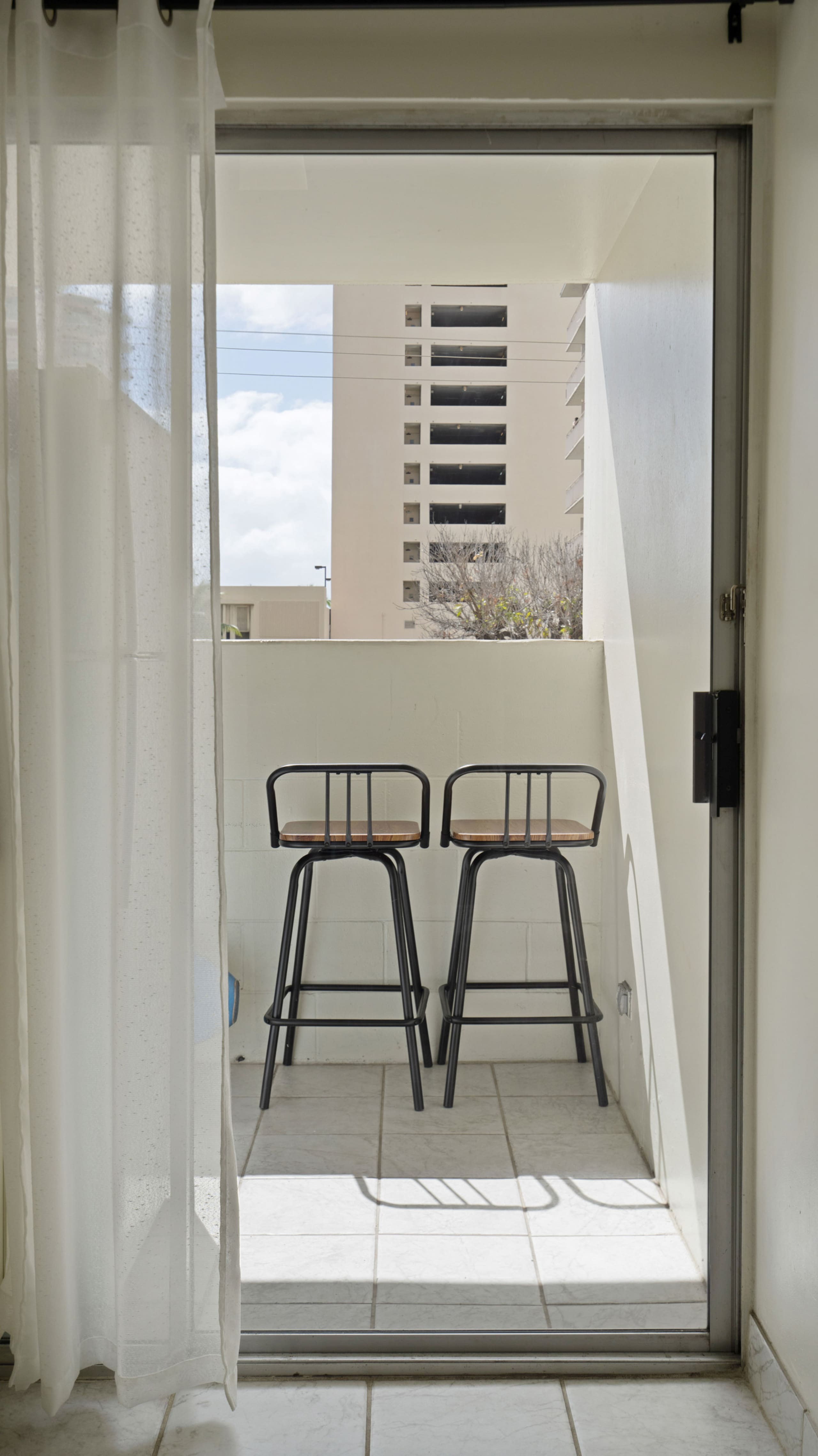 Condo in Honolulu · ★4.94 · Studio · 2 beds · 1 shared bath - Image 30