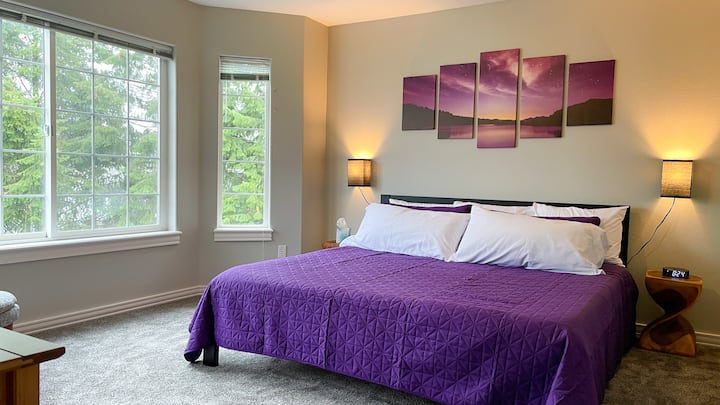 საძინებელი №3. საწოლი 193×203 სმ. Ფანჯარა ყურეში. შედით კარადაში. Თანამედროვეობის შეხება. 