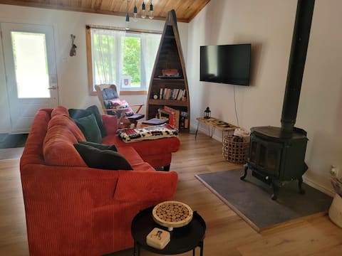 Top performing Airbnb: La Cache des Monts Cottage in Saint Alexis Des Monts