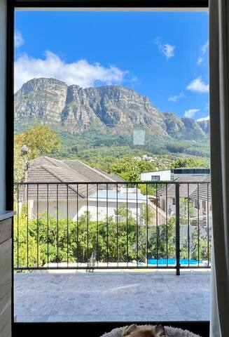 Southern Suburbs retreat