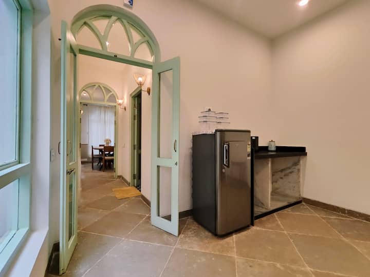 Full kitchen image 1