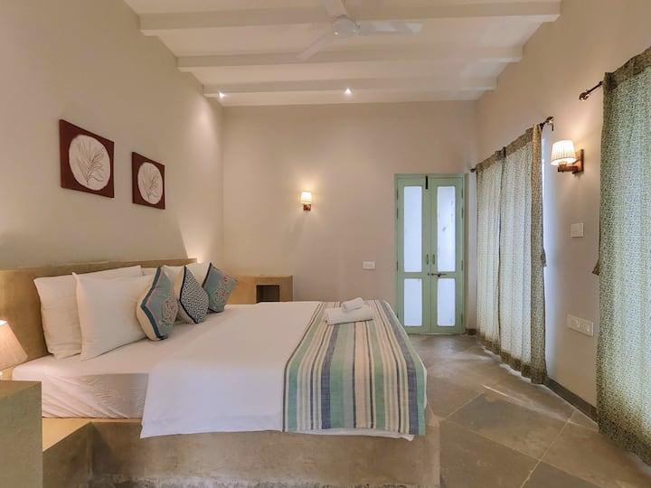 Bedroom 1 image 3