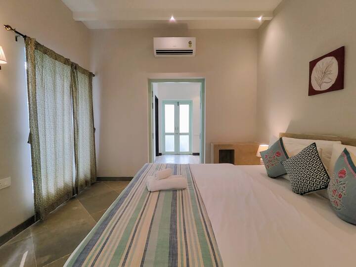 Bedroom 1 image 3