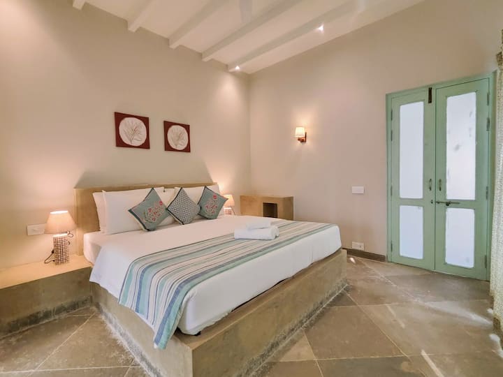 Bedroom 1 image 4