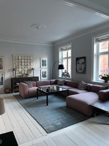 Moderne skandinavisk lejlighed ved Nyhavn.