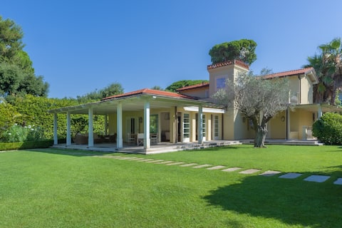 Successful Airbnb property: Gorgeous villa a stone’s throw from the sea in Forte Dei Marmi