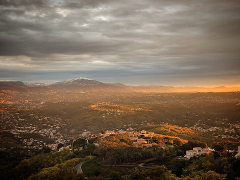 New! The View: See to Mountain (with pool)