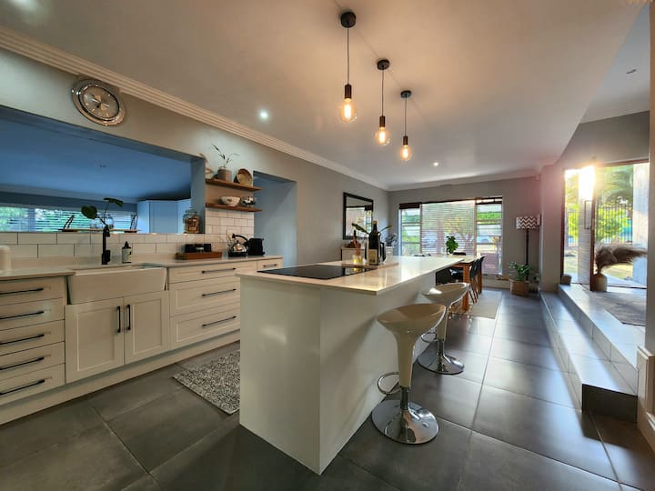 Spacious & Inviting Family Home - Western Cape