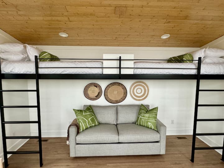 The Sun Treehouse, Sleeps 8 - Hot Springs, AR
