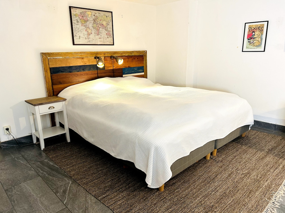 Dos camas individuales juntas para una cama doble, 180x200 cm